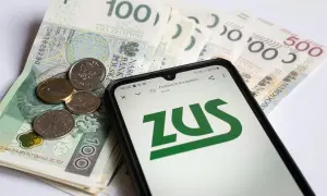 Zarobki opiekuna medycznego: Ile realnie dostaniesz "na rękę"?