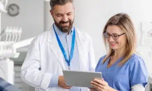 Asystentka stomatologiczna: Zawód medyczny? Pełny przewodnik prawny.