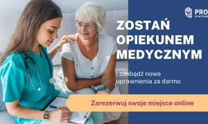 Młoda opiekunka medyczna wspiera starszą panią. Czy opiekun medyczny jest zawodem medycznym? Dowiedz się i zdobądź uprawnienia za darmo.