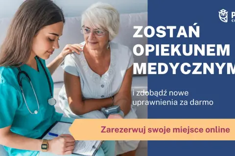 Młoda opiekunka medyczna wspiera starszą panią. Czy opiekun medyczny jest zawodem medycznym? Dowiedz się i zdobądź uprawnienia za darmo.
