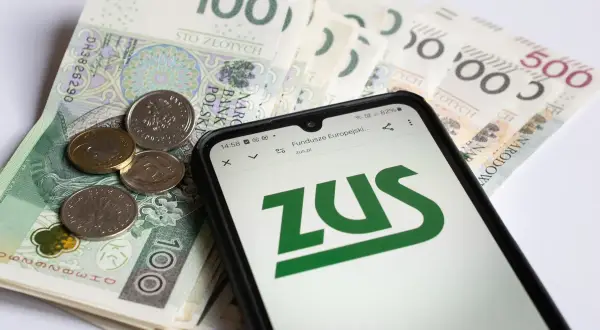 Zarobki opiekuna medycznego: Ile realnie dostaniesz "na rękę"?