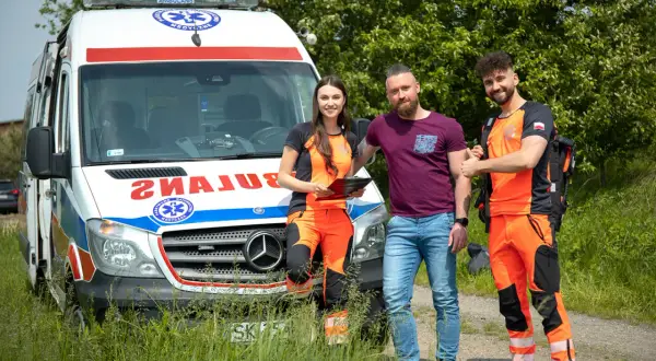 Ile zarabia ratownik medyczny na godzinę? Stawki, dodatki, formy zatrudnienia