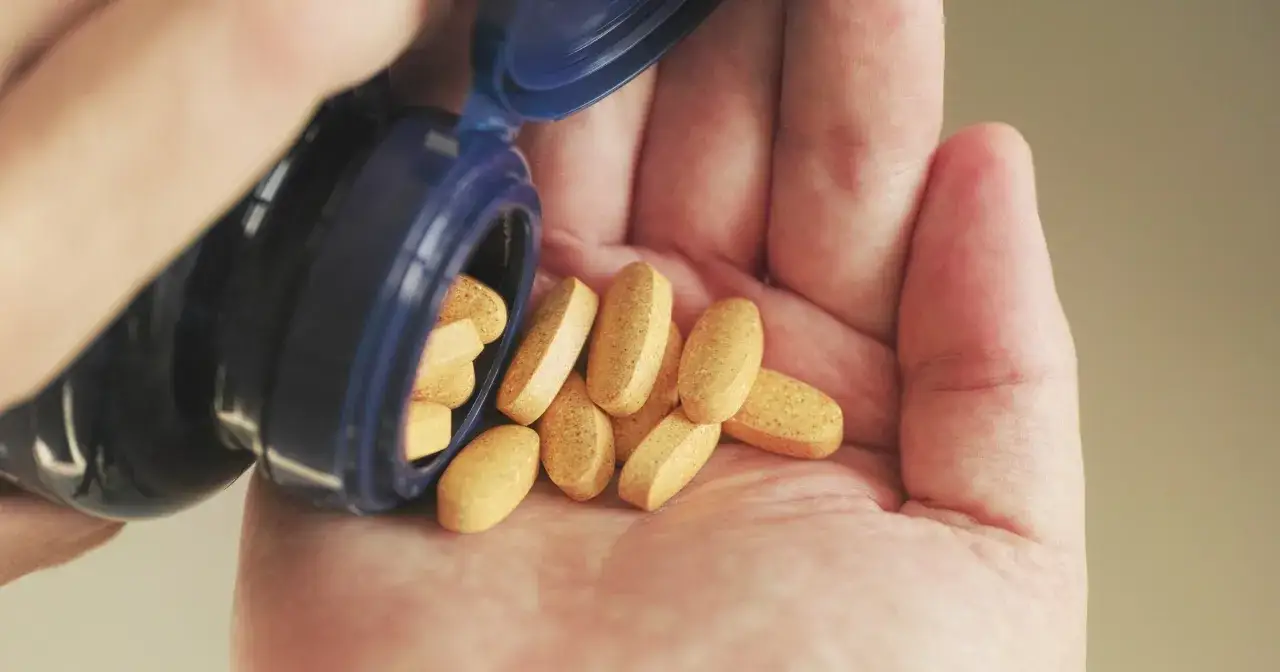 suplementacja witaminy B12 rano na czczo