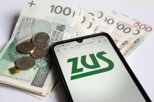 Zarobki opiekuna medycznego: Ile realnie dostaniesz "na rękę"?